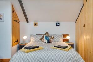 1 bedroom, iron/ironing board, travel cot, bed sheets - 1 Bed in Powburn (oc-gd1919) (South Yearle)