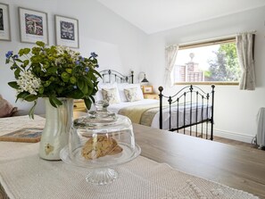 Iron/ironing board, free WiFi, bed sheets - 1 Bed in Lawnhead (oc-w32576) (Gnosall)