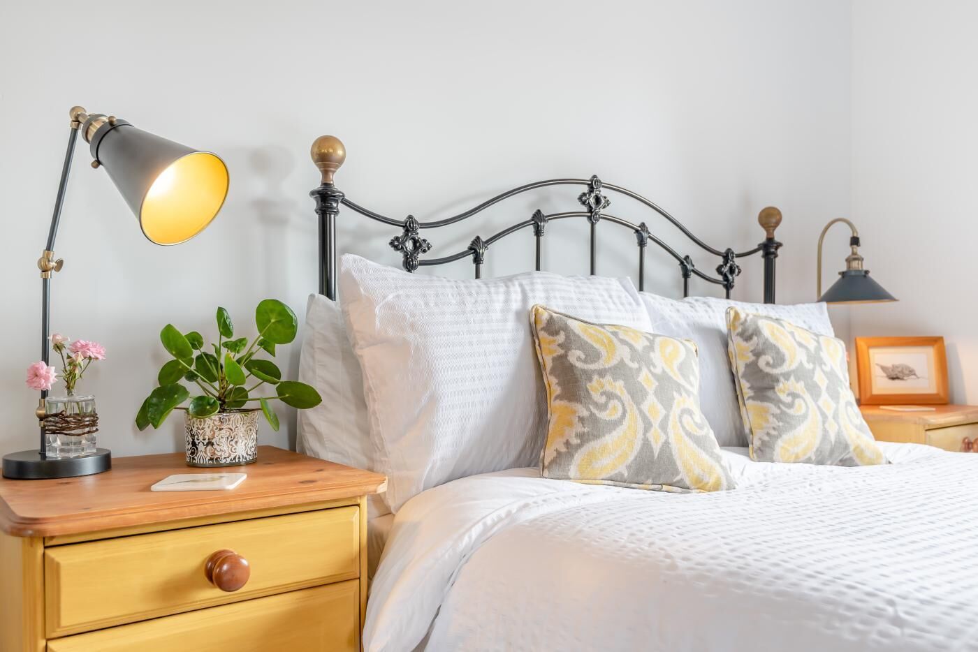Iron/ironing board, free WiFi, bed sheets