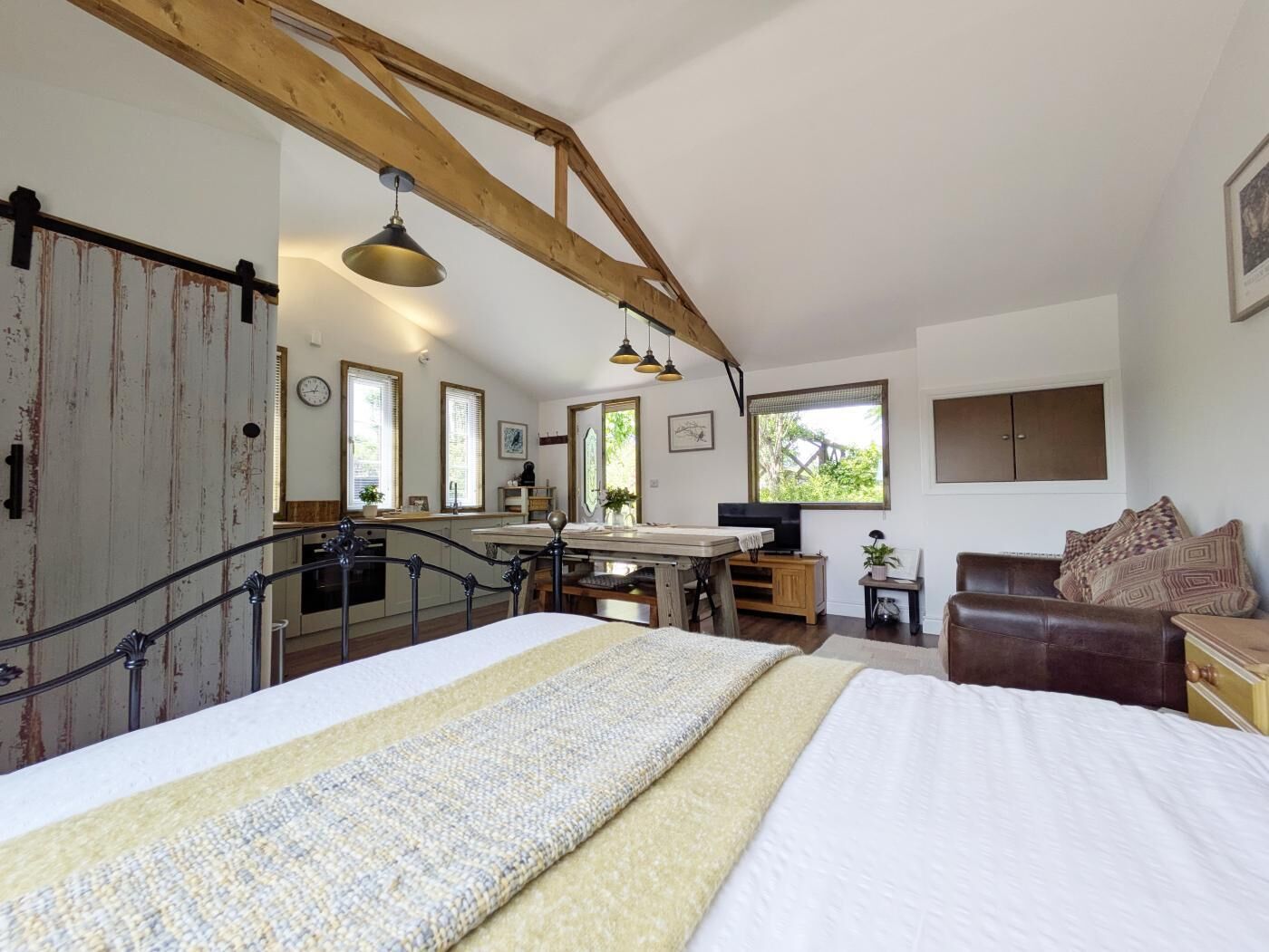 Iron/ironing board, free WiFi, bed sheets