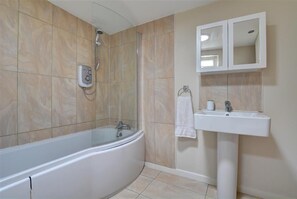 Hair dryer, towels - 2 Bed in Padstow (oc-p00394) (Padstow)