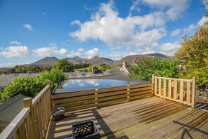 Outdoor spa tub - 2 Bed in Blaenau Ffestiniog (oc-wag260) (Blaenau Ffestiniog)