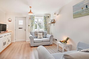 TV - 2 Bed in Padstow (oc-p00407) (Padstow)