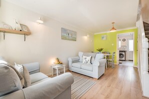 TV - 2 Bed in Padstow (oc-p00407) (Padstow)