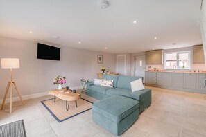 TV - 1 Bed in Marishes (oc-l32536) (Marishes)