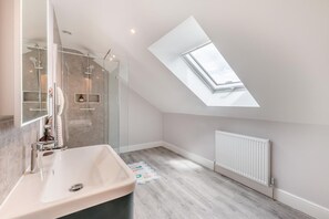 Towels - 1 Bed in Marishes (oc-l32534) (Marishes)