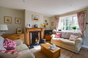 TV, fireplace - 2 Bed in Letheringsett (oc-endco) (Letheringsett)
