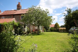 Property grounds - 2 Bed in Letheringsett (oc-endco) (Letheringsett)