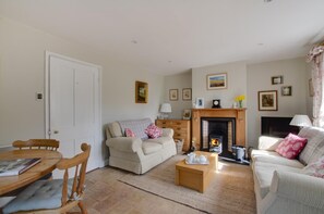 TV, fireplace - 2 Bed in Letheringsett (oc-endco) (Letheringsett)
