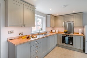 Oven, dishwasher, high chair, cookware/dishes/utensils - 1 Bed in Marishes (oc-l32536) (Marishes)