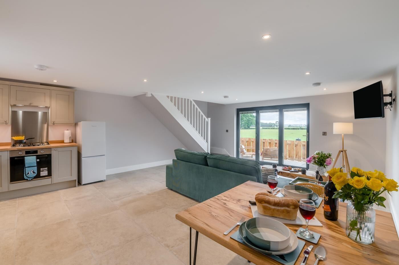 المنشأة من الداخل