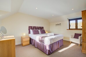 Iron/ironing board, free WiFi, bed sheets - 3 Bed in Padstow (oc-p00281) (Porthcothan Bay)