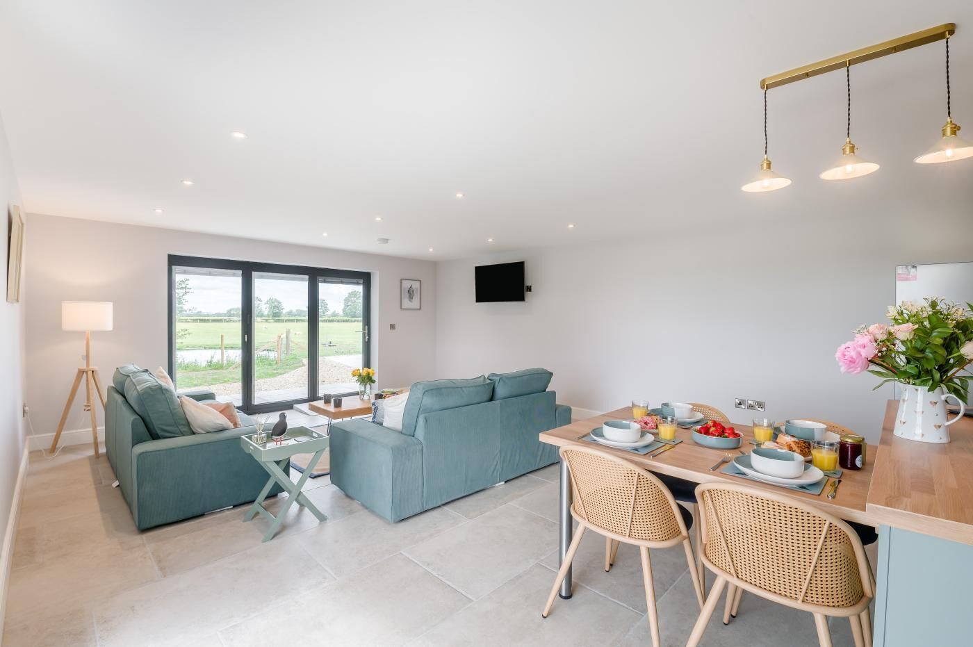 المنشأة من الداخل