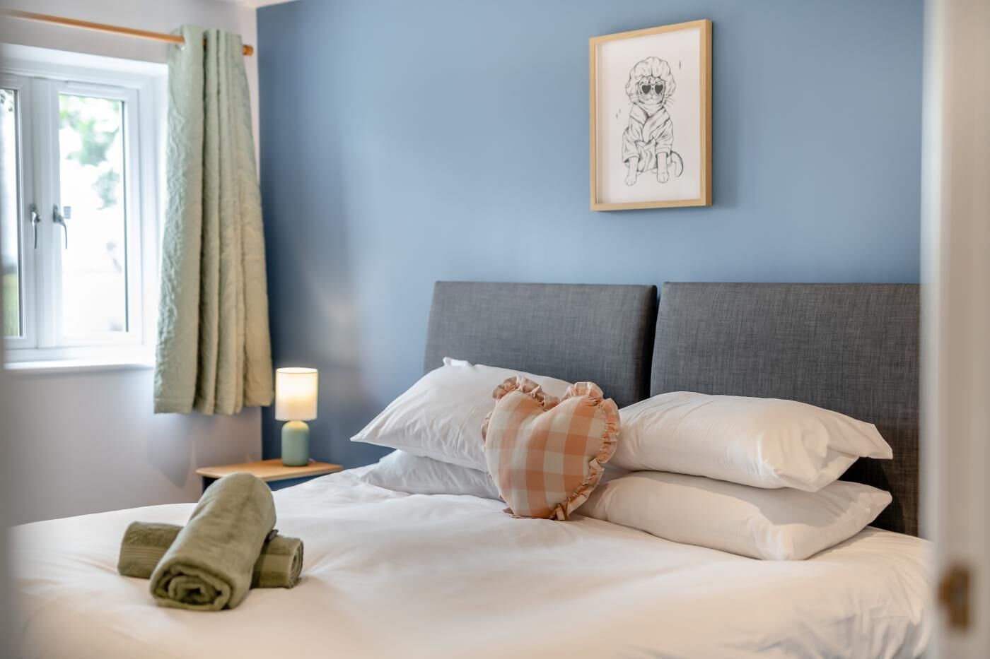 مكواة/لوح كي وواي فاي مجانًا وملاءات أسرّة