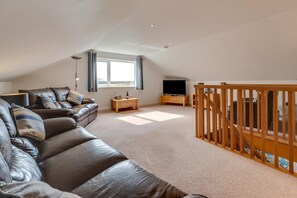 TV - 3 Bed in St. Merryn (oc-p00251) (Saint Merryn)
