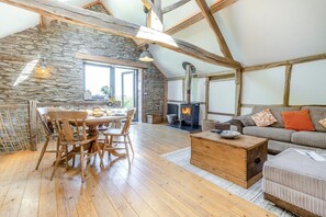 Fireplace - 2 Bed in Llanynis (oc-h32628) (Duhonw)