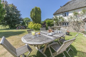 Outdoor dining - 4 Bed in Honiton (oc-o32661) (Beacon)