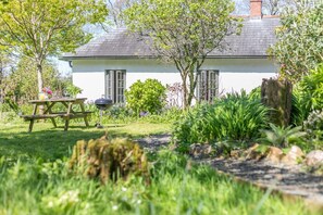 Outdoor dining - 3 Bed in Lostwithiel (oc-cwhite) (Saint Winnow)