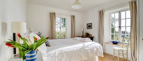 Ferros/tábuas de passar roupa, Wi-Fi de cortesia, roupa de cama