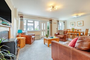 TV - 3 Bed in St. Merryn (oc-p00114) (Saint Merryn)