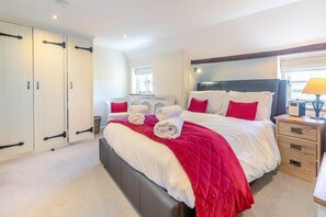 3 bedrooms, iron/ironing board, travel cot, free WiFi - 3 Bed in Honiton (oc-c32662) (Beacon)