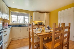 Microwave, oven, dishwasher, high chair - 3 Bed in Mundesley (oc-2146) (Mundesley)