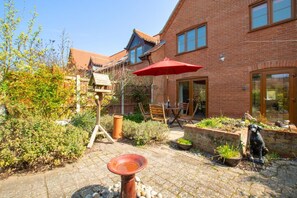 Outdoor dining - 3 Bed in Mundesley (oc-2146) (Mundesley)