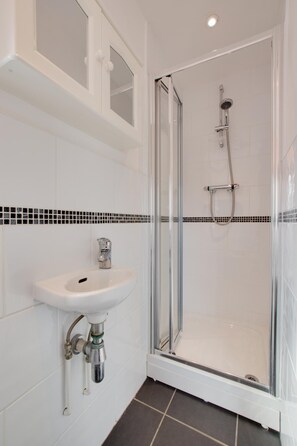 Hair dryer - 3 Bed in Mundesley (oc-2146) (Mundesley)