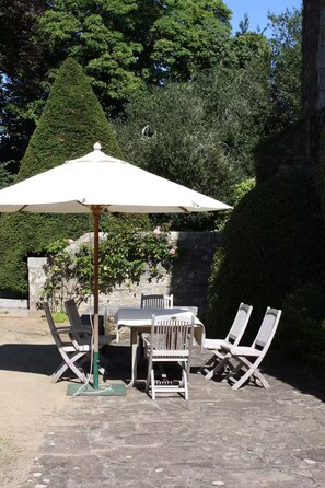 تناول الطعام بالخارج