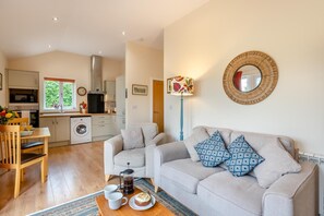 TV - 1 Bed in Wickham Market (oc-linlo) (Wickham Market)