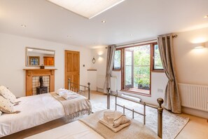 Free WiFi, bed sheets - 5 Bed in Cawsand (oc-g32658) (Kingsand)