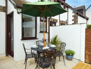 Outdoor dining - 2 Bed in Padstow (oc-p00330) (Padstow)