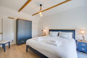 Iron/ironing board, free WiFi, bed sheets - 1 Bed in Porthleven (oc-p00898) (Porthleven)