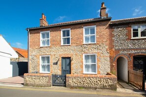 Exterior - 2 Bed in Holt (oc-2148) (Holt)