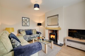 TV, fireplace - 2 Bed in Holt (oc-2148) (Holt)