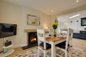 Dining - 2 Bed in Holt (oc-2148) (Holt)