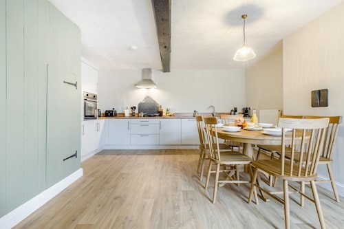 3 Bed in Mannington (oc-r32335)