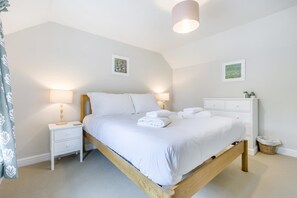 3 bedrooms, iron/ironing board, free WiFi, bed sheets - 3 Bed in Mannington (oc-r32335) (Mannington)