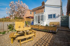 Outdoor dining - 3 Bed in Sheringham (oc-2144) (Sheringham)