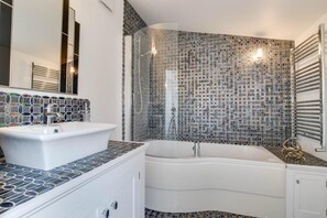Towels - 2 Bed in Reydon (oc-42sea) (Reydon)
