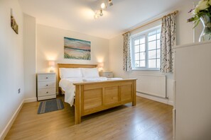 3 chambres, fer et planche à repasser, Wi-Fi gratuit, draps fournis