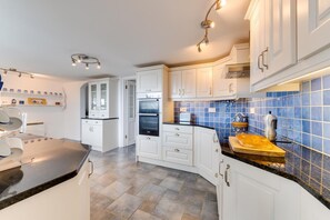 Microwave, oven, dishwasher, high chair - 3 Bed in Marazion (oc-p00904) (Marazion)