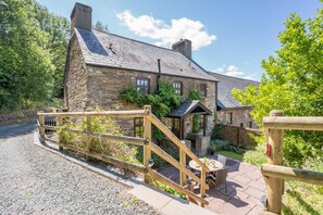 Outdoor dining - 2 Bed in Cantref (oc-t32629) (Cantref)