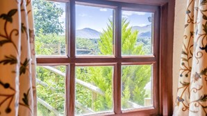 A window with a view of a green landscape and mountains. - 2 Bed in Cantref (oc-t32629) (Cantref)