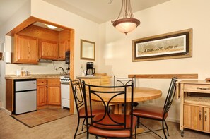 Microwave, oven, stovetop, toaster - Spacious Studio on Keystone Lake with Full Kitchen (Keystone)