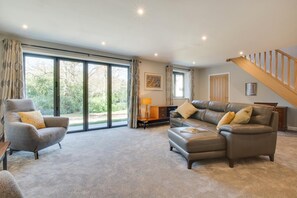 TV - 2 Bed in Hemblington (oc-2134) (Hemblington)