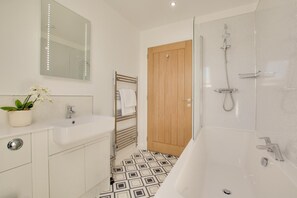 Hair dryer, towels - 2 Bed in Hemblington (oc-2134) (Hemblington)