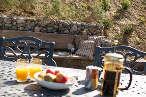 Outdoor dining - 2 Bed in Hemblington (oc-2134) (Hemblington)