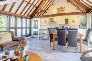 Living area - 3 Bed in Cantref (oc-w32630) (Cantref)