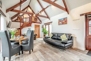 TV, fireplace - 2 Bed in Padstow (oc-p00249) (Padstow)